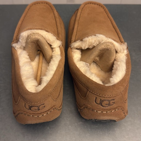 Cozy Brown Suede Moccasin Slippers Never Worn. Mens size 9. With Original Box - Picture 4 of 6